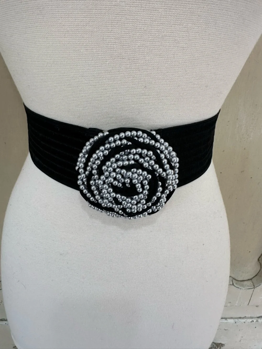 VTG Charmant of Beverly Hills Abstract Silver Tone Buckle +1 Black Stretch Belt